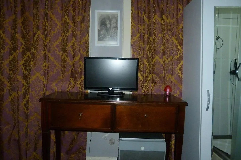 Bed & Breakfast Eagles Budget Home Istanbul