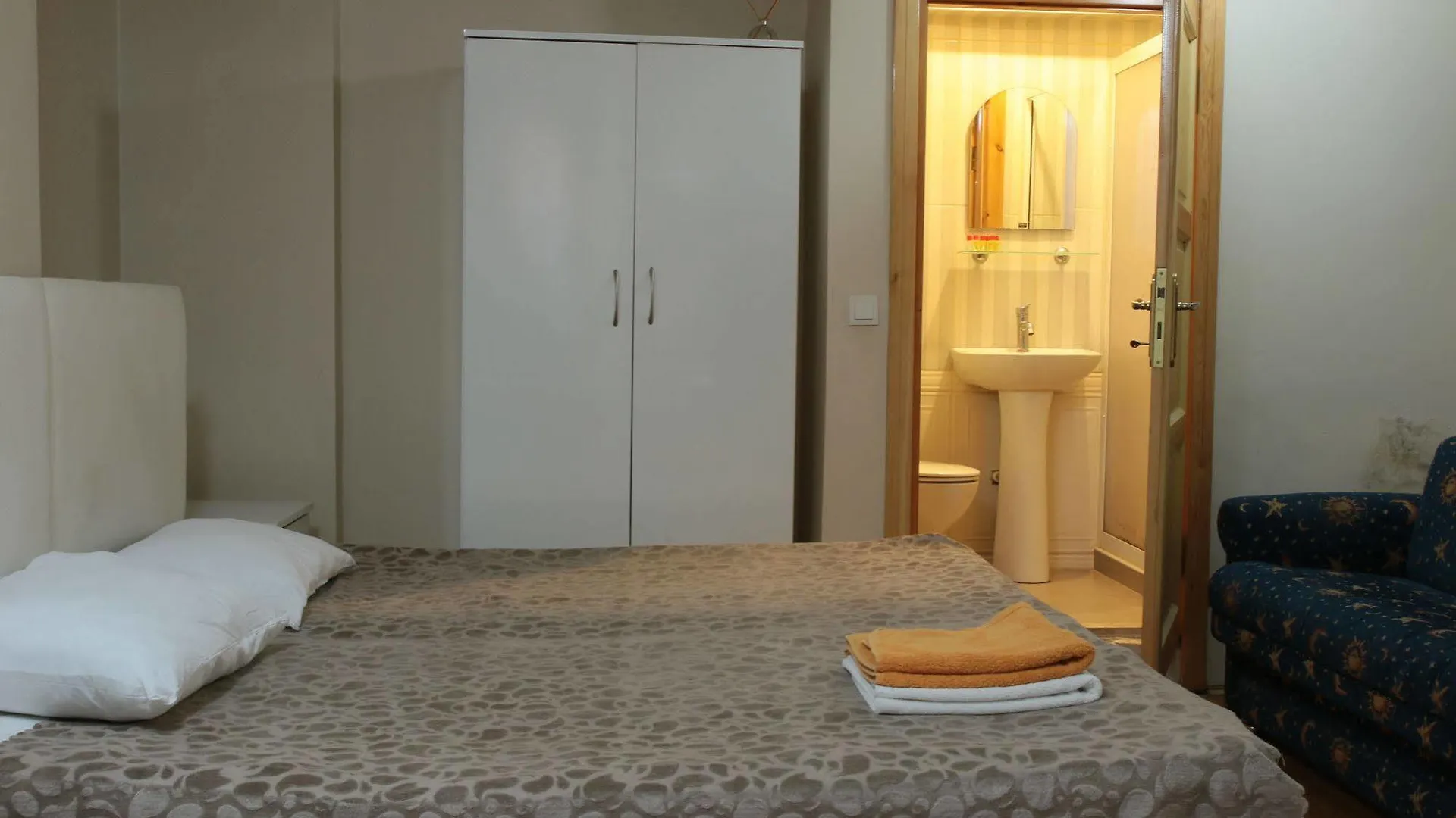 Bed & Breakfast Eagles Budget Home Istanbul